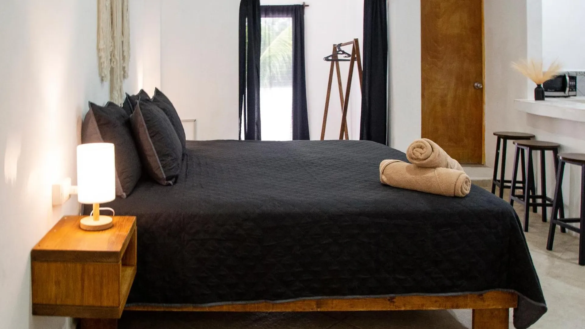 Sonido Del Mar Hotel Boutique & Yoga Loft contacts
